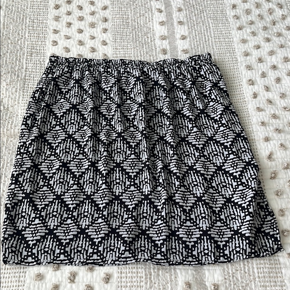 Dress Barn Black and White Smocked Pencil Mini Skirt